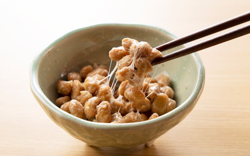 natto_vitamin-K2_sojabohnen_fermentiert_deposit_800x500.jpg