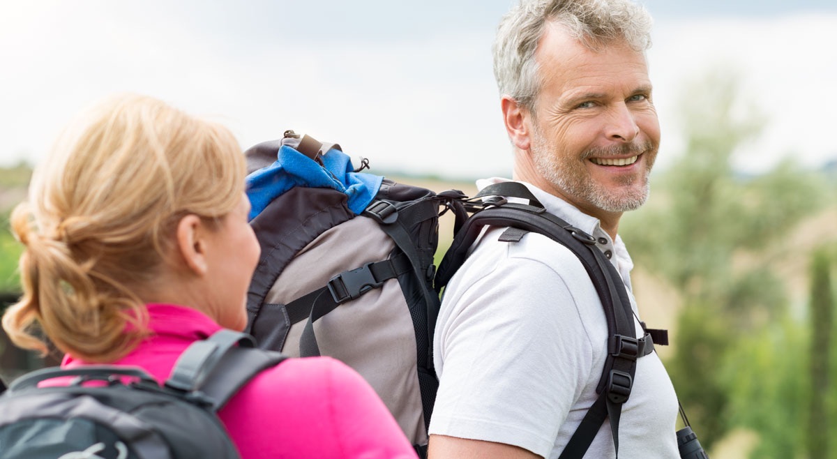 ehepaar_vital_wandern_bewegung_deposit_1200x658.jpg